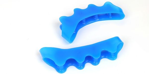 ToeSet 3-step how-to: Slip On, Align, Relax — close-up of gel toe separator being applied